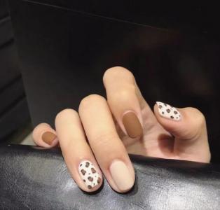 黑美甲图片 _ 第(14)张