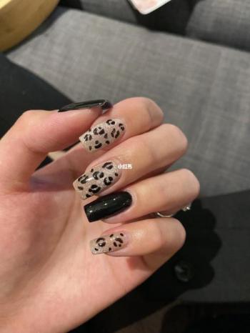 黑美甲图片 _ 第(17)张