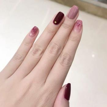 磨砂红色美甲 磨砂红色美甲图片带钻第5张