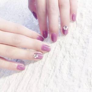 紫美甲图片 _ 第(18)张