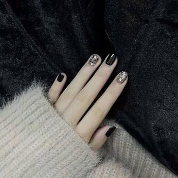 黑美甲图片 _ 第(18)张