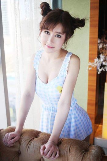 性感露背短裙美少女手机壁纸图片_高清手机壁纸图片大全第1张