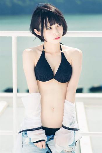 泳装美女图片 _ 第(1)张