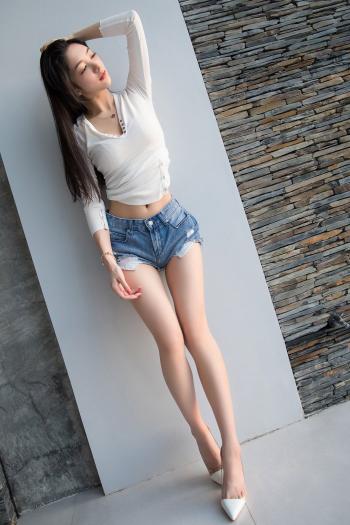 娇柔萌妹小热巴前凸后翘上演湿身诱惑第2张