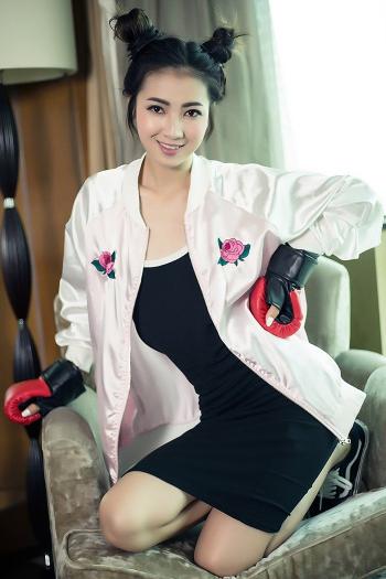 美女秘书图片 _ 第(2)张