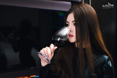 皮衣美女图片 _ 第(9)张