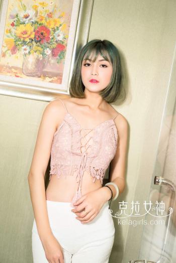 美女朵哈图片 _ 第(1)张
