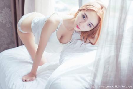 背心美女图片 _ 第(2)张