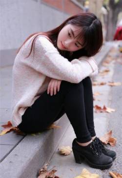 高清河南美女王若伊魅惑黑白私房照