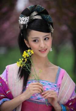 高清中国内地新疆伊犁影视女演员佟丽娅清纯性感写真图片第张