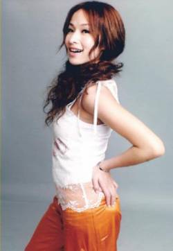 华语人气女歌手萧亚轩写真图片