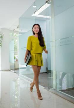 高清韩国美女闵孝琳古铜皮肤性感美腿诱惑写真