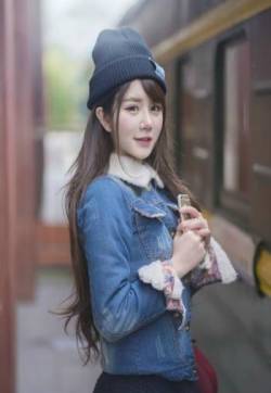 中国内地浙江省台州女演员潘霜霜性感女军官写真凹凸有致