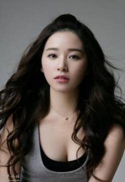 高清中国内地代黑龙江省哈尔滨新生女演员阚清子凹凸有致秀身材,青春逼人眼神妩媚