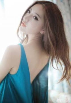 美女模特赵雨菲 袒胸露背性感写真