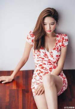 高清广西桂林美女莫绮雯诱人写真诱人的表情少女