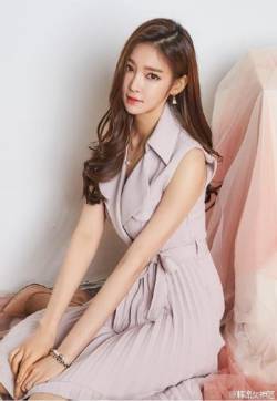 韩国首尔女演员模特高俊熙写真床上诱惑