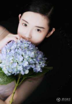 高清湖北武汉美女张辛苑水中静态唯美魅惑写真图片