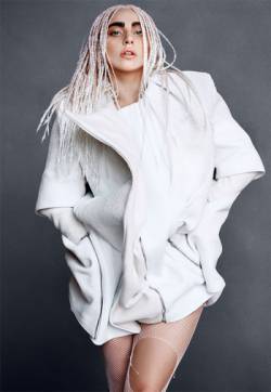 高清欧美美女LadyGaga抱狗登杂志封面时尚写真图片