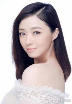 高清内地祖籍湖南益阳女演员华妃蒋欣诠释性感中的小清新时尚唯美写真