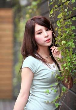 中国内地女演员俏皮可爱的性感美女曹阳红唇诱惑私房艺术写真图片合集