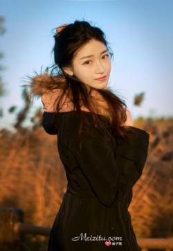 美女图片欣赏面色红润的性感日系美女深沟私房诱惑撩人姿势摆拍写真照(一)