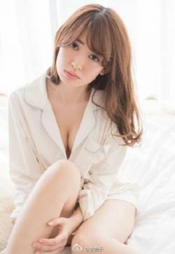 高清美女模特喷鼻血！AKB48“女王”小嶋阳菜拍写真集《怎么办？》(图)