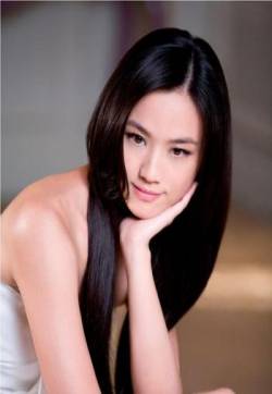 高清中国浙江省杭州影视女演员汤唯长发飘飘长裙性感写真图片汤唯广告代言图片汤唯图片大全