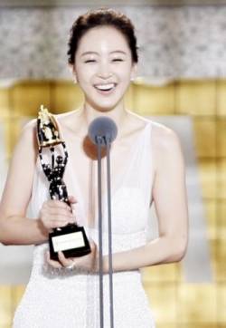 高清韩国美女韩艺瑟出席活动图