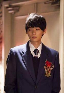 高清日本东京男星古川雄辉拍摄《新版一吻定情》花絮照