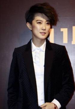 高清黑龙江省哈尔滨曲美女邓家佳曲婉婷助阵饥饿游戏2北京首映礼
