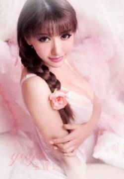 高清中国青岛模特、演员沉浸在自己粉红世界里的性感女神张婉悠私房照图片