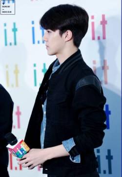 高清韩国首尔特别男明显EXO吴世勋香港K-FASHIONGRAND开幕无敌剪刀手