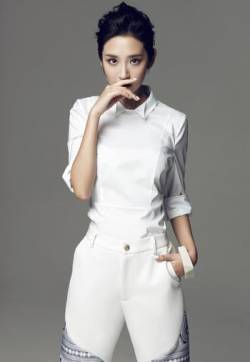 高清中国内地四川女演员唐艺昕简约时尚小女人风性感时尚写真图片