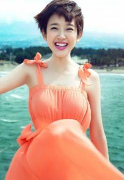 高清中国内地四川女演员清纯气质美女唐艺昕知性写真照图片