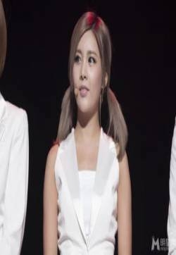 Tara李居丽天使美颜多变时尚发色引领舞台潮流3