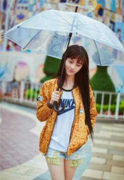 高清湖北省赤壁美女校花黄灿灿游乐园玩耍长腿长发夏日清凉