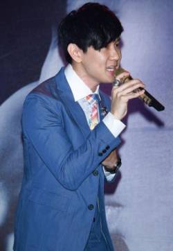 新加坡男明星林俊杰新专辑因你而在发布会图片
