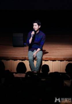 高清韩国大田广域男星宋仲基入伍前图片赵寅成及1400多名粉丝含泪告别