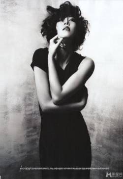 高清韩国首尔美女金素妍黑白性感时尚写真金素妍图片