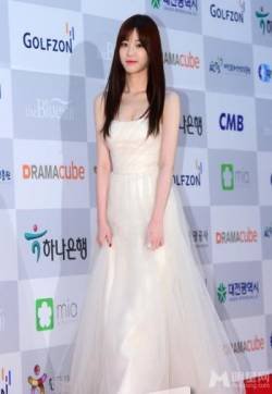 高清韩国首尔美女金素妍优雅气质亮相电视颁奖典礼金素妍图片