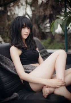 最流行表情包气质恬静美眉的颓废之美私房照写真图片下载