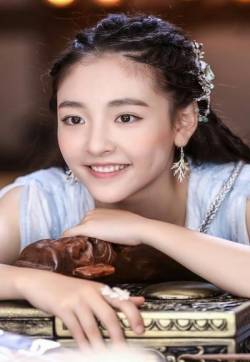 中国大陆湖北90后女演员吴倩清纯唯美写真图片