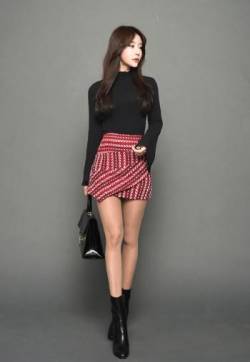 都市知性美女李有贞时尚性感美腿写真图片