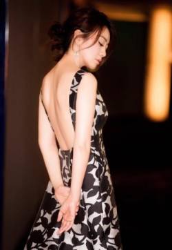 中国陕西西安影视女演员闫妮露背礼服性感御姐风写真图片第张