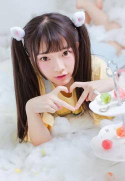 楚楚动人的女孩白皙美腿性感私房照图片