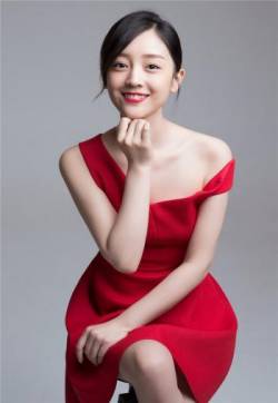 高清湖北省十堰美女美女何花轻熟红唇一字肩写真图片