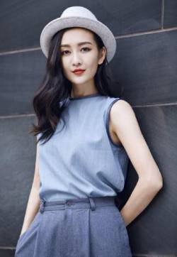高清大陆广西南宁女演员王鸥性感时尚街拍写真