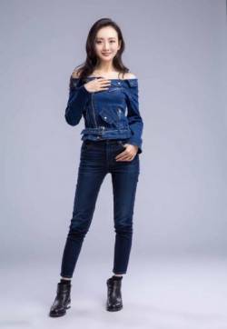 高清大陆广西南宁女演员王鸥一字肩性感大长腿写真图片