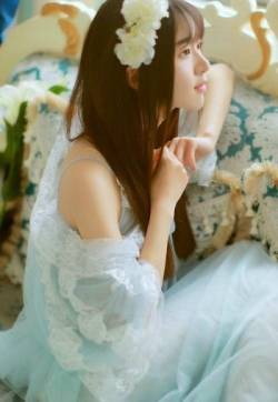 90后氧气清新花女孩甜美温馨写真